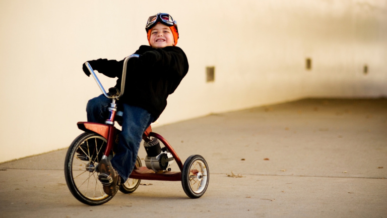 À quel âge utiliser un tricycle évolutif bébé ?